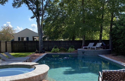 Houma Cabaña | LINDA cabaña acogedora en el corazón de Houma !!!