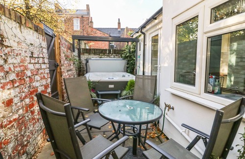 York Cabaña | Baggergate House