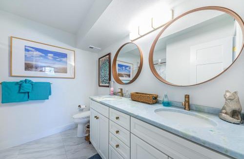 St. Petersburg Casa | Bahia Vista Sandy Toes, Sailboats & Spectacular Sunsets - All On Isla