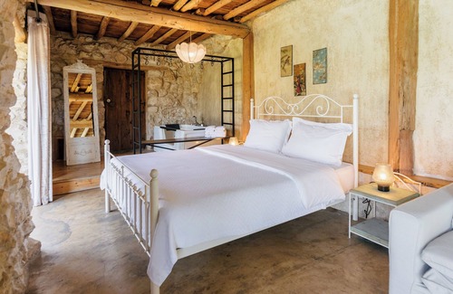 Batroun Hotel | Bait Halla