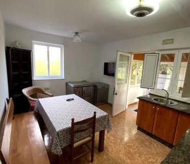 Figueras (Castropol) Apartamento | Bajo apartamentos Casa Paquita