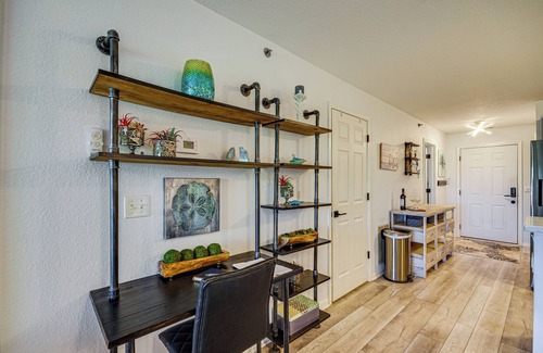 Osage Beach Condominio | Balcony w/ Marina Views: Lake Ozark Hideaway!