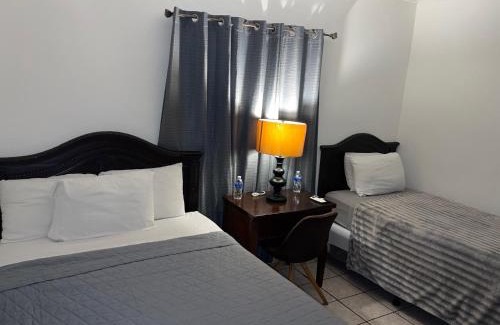 Colonia La Mora Hotel | bamboo bed and breakfast