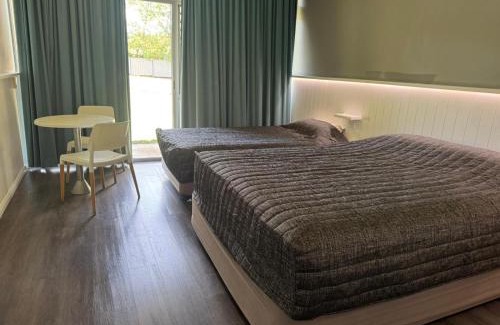 Banana Hotel | Banana Hotel Motel