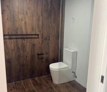 Banana Hotel | Banana Hotel Motel