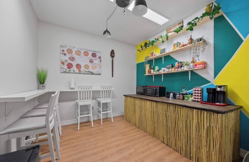 Orlovista Hotel | Banana Leaf Villa-Vintage Vibes Premium Room