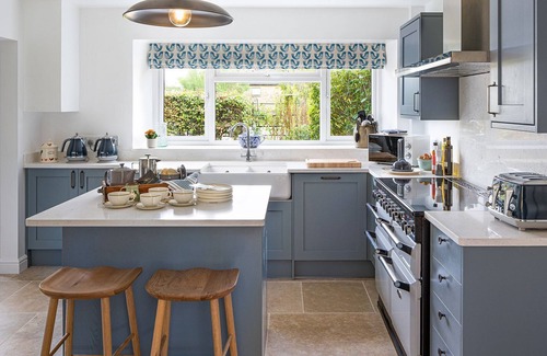 Chipping Norton Cabaña | Banbury Hill Farmhouse, Charlbury - sleeps 14 guests in 7 bedrooms