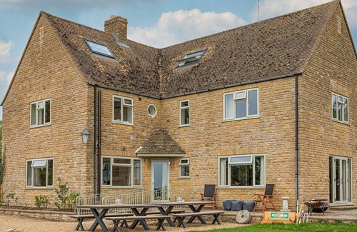 Chipping Norton Cabaña | Banbury Hill Farmhouse, Charlbury - sleeps 14 guests in 7 bedrooms