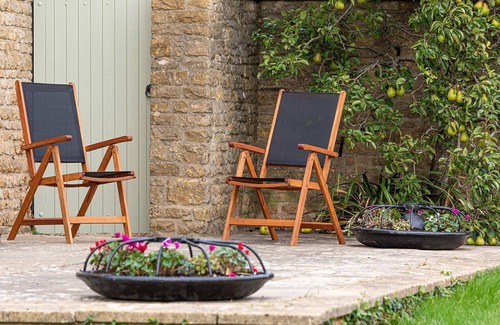 Chipping Norton Cabaña | Banbury Hill Farmhouse, Charlbury - sleeps 14 guests in 7 bedrooms