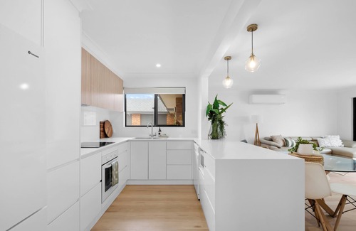 Forster Villa | Banksia Breeze Villa - 100m to One Mile Beach