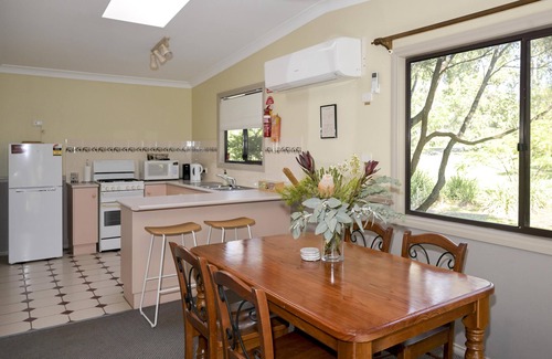 Pokolbin Cabina | Banksia Cabin 4 - 2 bedroom with 2 x queen beds