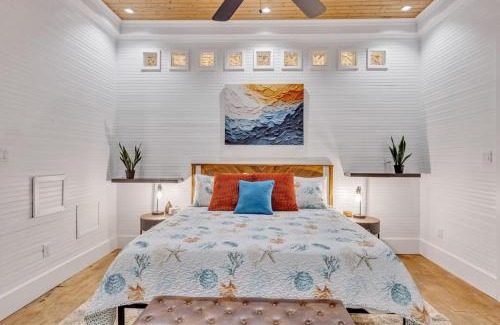 Gulfport Casa | Bare Feet Beach House Close to beach dog friendly