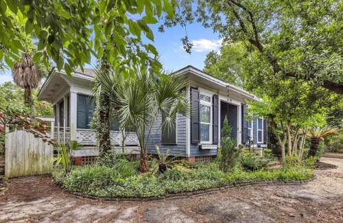 Gulfport Casa | Bare Feet Beach House Close to beach dog friendly