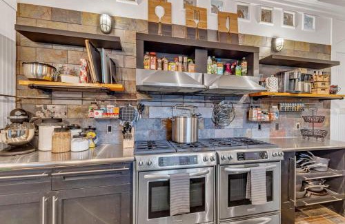 Gulfport Casa | Bare Feet Beach House Close to beach dog friendly