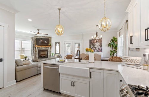 Winchester Casa | Barefoot Retreat w/kayaks/SUP/fireplace/Community Pool