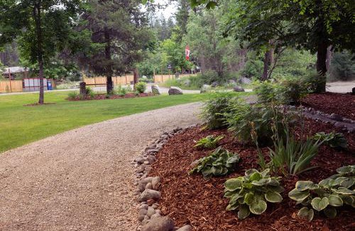 Christina Lake Hotel | Barefoot Villas and Retreat