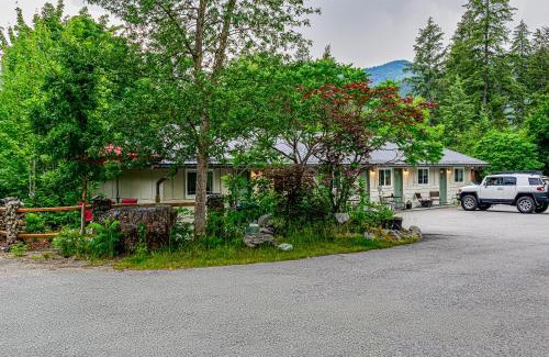 Christina Lake Hotel | Barefoot Villas and Retreat