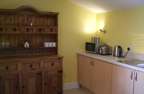 Llanvetherine Casa | Conversión Granero en un hermoso campo, capacidad para 4