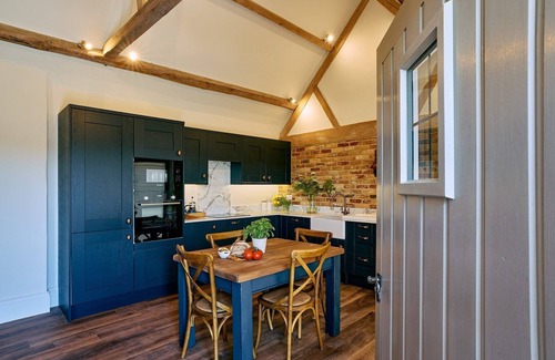 Quedgeley Cabaña | Retiro en Walton con Jacuzzi y Spa