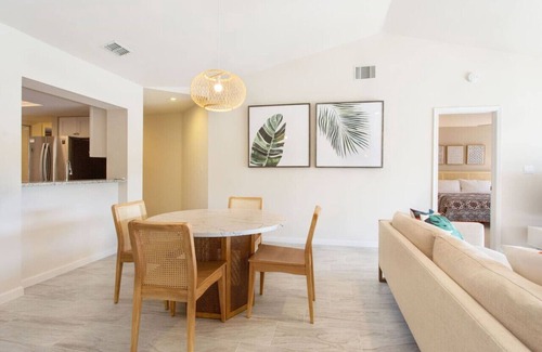 Vineyards Condominio | Barolo: Cozy 2-BR Condo with Lake & Golf Views. Enjoy the Tranquil Setting in North Naples with Community Pool, Spa, and Biking Paths. Close to Vineyards Country Club, Shopping, Dining and Beaches!