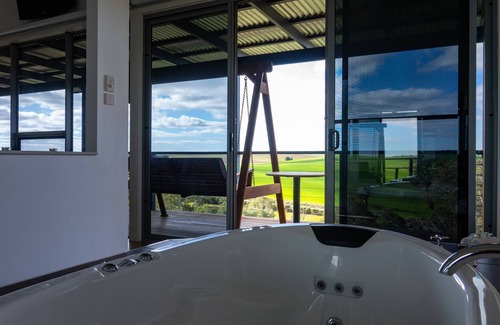 Lyndoch Villa | Barossa Pavilions - a luxurious, self-contained, hillside retreat