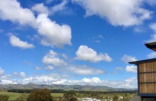 Lyndoch Villa | Barossa Pavilions - a luxurious, self-contained, hillside retreat
