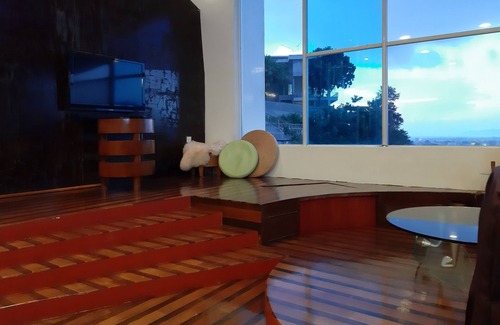 Batu Pahat Casa | Batu Pahat Villa única con piscina y vistas a la ciudad.