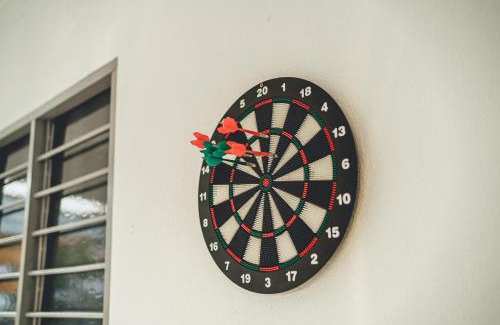 Batu Pahat Villa | Batu Pahat Sri Jaya Villa 4BR 18pax w Pool table by Our Stay