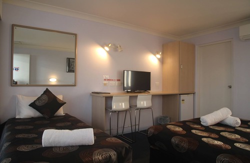 Cleveland Hotel | Bay Air Motel