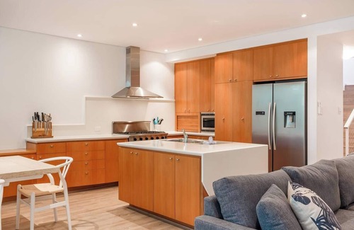 Broadwater Casa | Baydream Believer Lush Beachfront Resort Escape