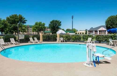 Clarksville Hotel | Baymont by Wyndham Clarksville Northeast