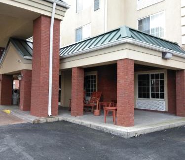 Clinton Hotel | Baymont by Wyndham Clinton