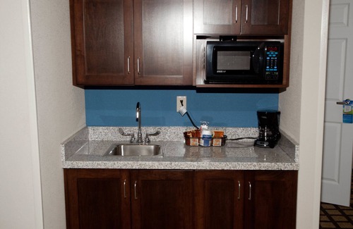 Erie Hotel | Baymont by Wyndham Erie