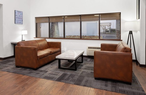 Ashwaubenon Hotel | Baymont by Wyndham Green Bay