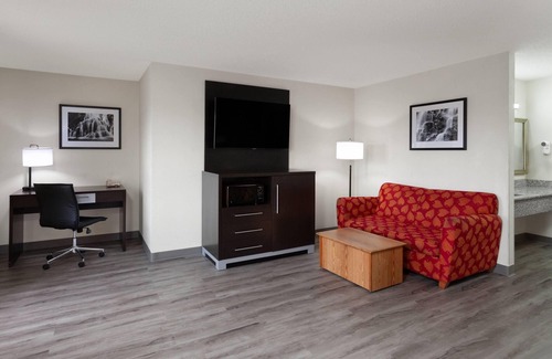 Ashwaubenon Hotel | Baymont by Wyndham Green Bay