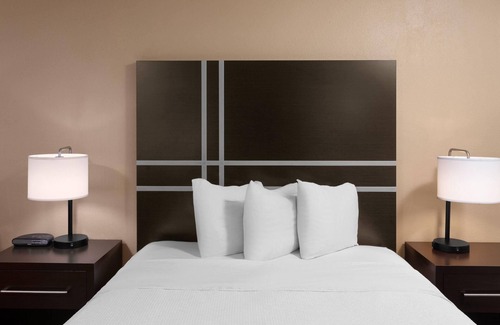 Ashwaubenon Hotel | Baymont by Wyndham Green Bay