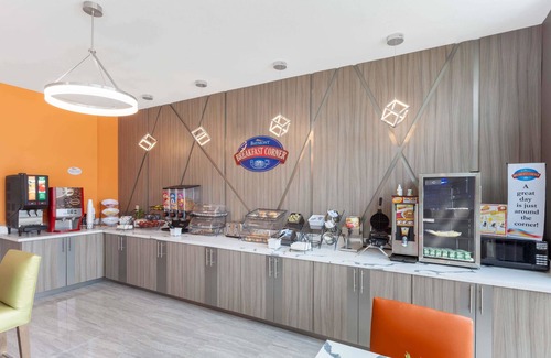 Southeast Houston Hotel | Baymont by Wyndham Houston Hobby Airport