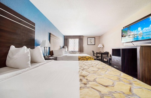 Muncie Hotel | Baymont by Wyndham Muncie Near Ball State University