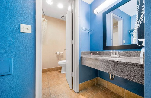 Muncie Hotel | Baymont by Wyndham Muncie Near Ball State University