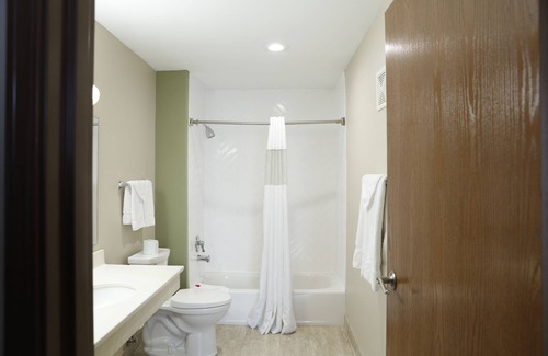 Rockford Hotel | Baymont by Wyndham Rockford