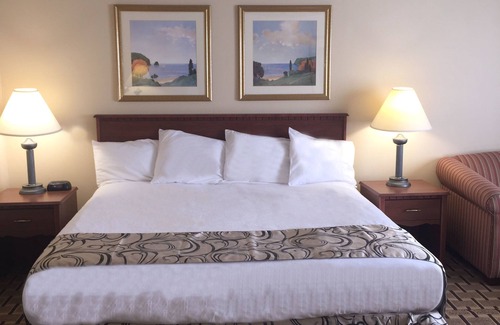 Waterford Hotel | Baymont by Wyndham Waterford/Burlington WI