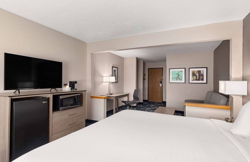 Waterloo Hotel | Baymont by Wyndham Waterloo