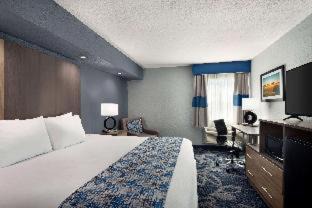 Shawnee Hotel | Baymont Inn & Suites Shawnee