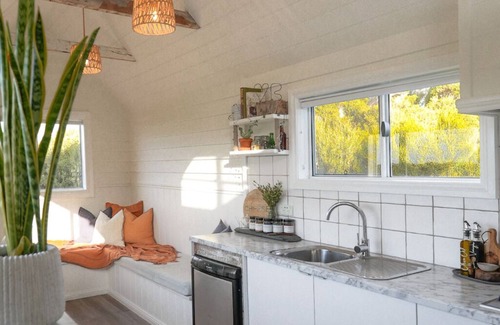 Warrenben Casa | Bayside Glamping's Tiny House - Off-Grid Eco-Luxe Stay In Marion Bay