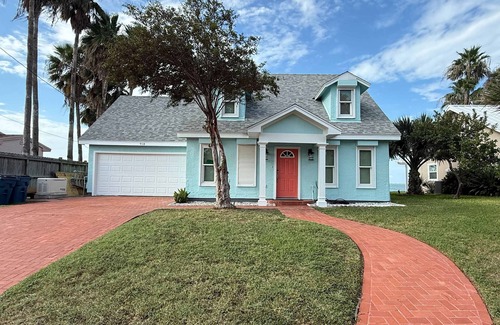 Port Isabel Casa | Bayside Paradise 4BR Home w Patio Games Room