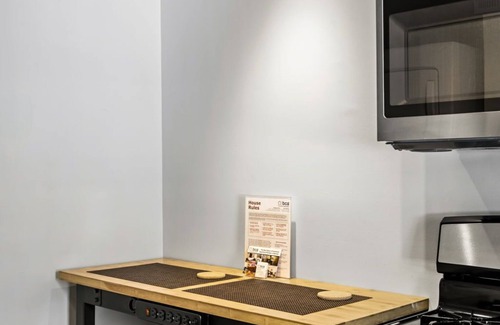 Loring Heights Apartamento | (BC1bG) Quiet Condo Perfect for Travel Nurses