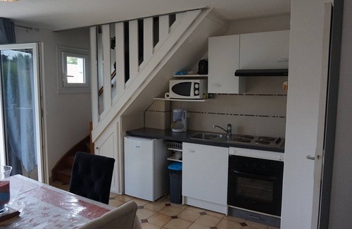 Merville-Franceville-Plage Apartamento | Apartamento en dúplex con acceso directo a la playa, balcón y parking gratuito