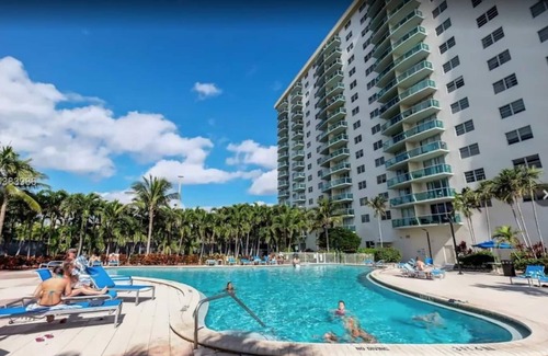 Golden Beach Condominio | Beach Apartment at Condo-hotel