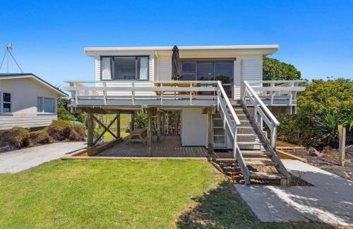 Tirohanga Casa | Beach Bach on the Dune Trails