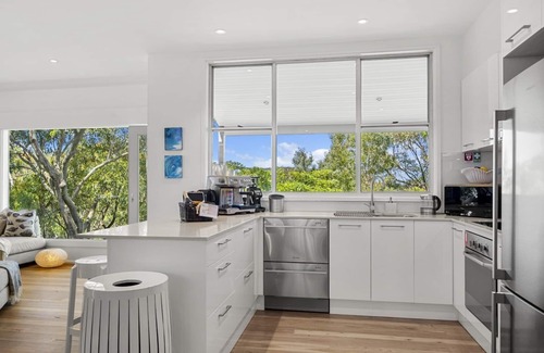 Hardys Bay Casa | Beach, bay, bush and heated plunge pool